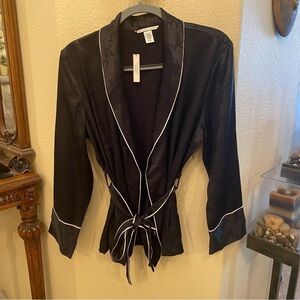 NWT~VICTORIA’S SECRET Women Black All Over Print Robe Size Small